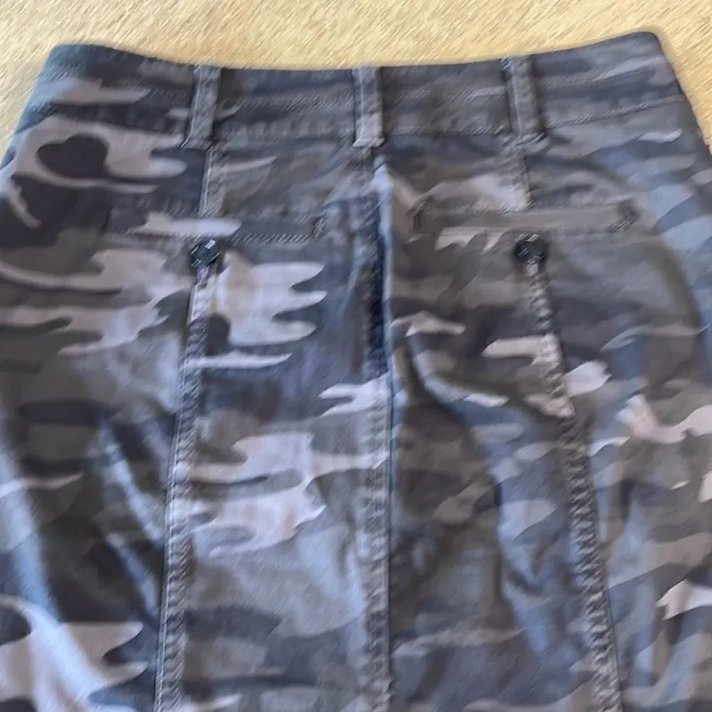LOFT gray black camouflage print pencil skirt sz 2